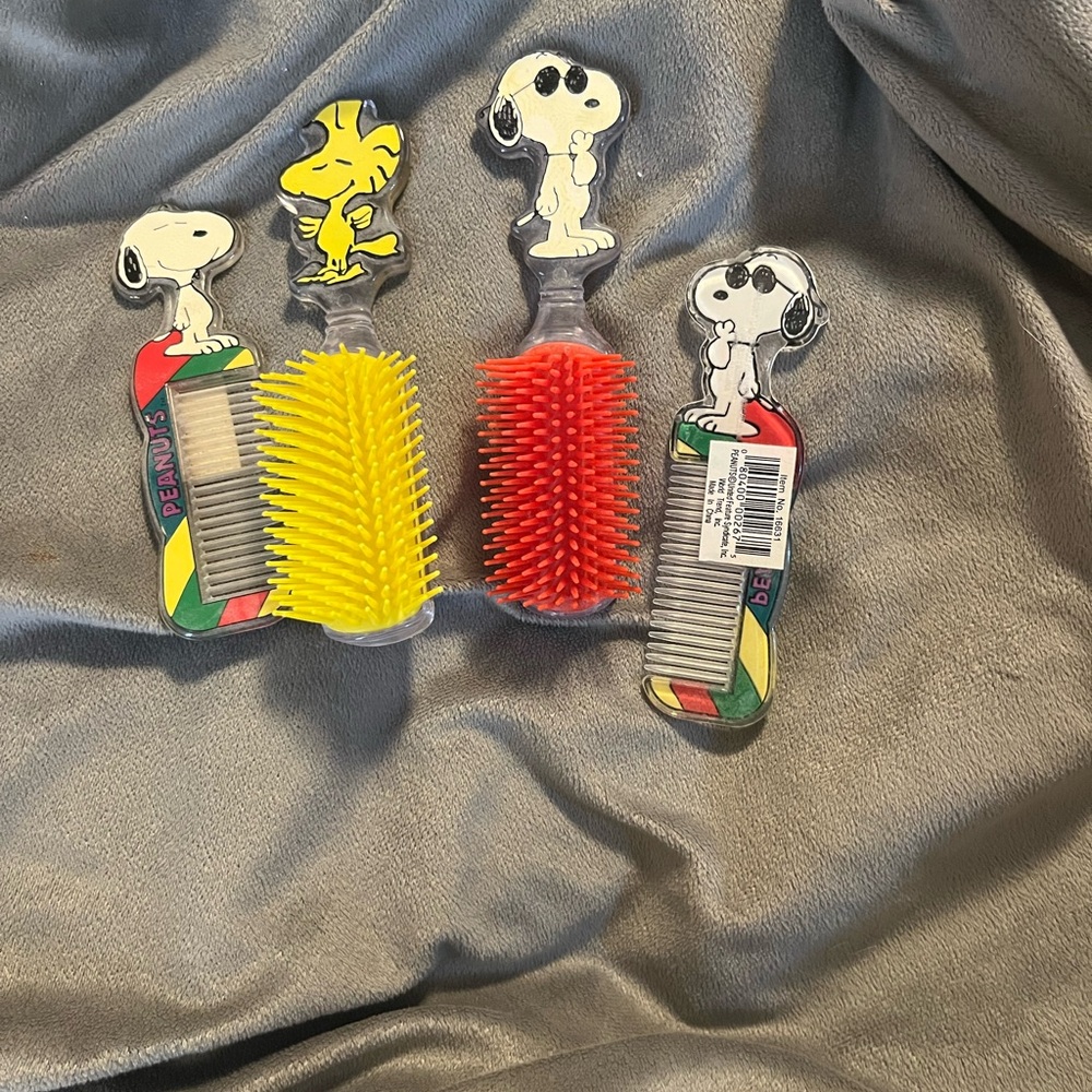 Peanuts Snoopy and Woodstock Hair Brushes